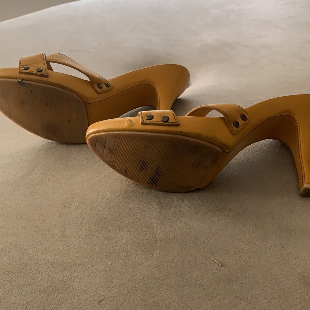 Yellow heels - Picture 2 of 8
